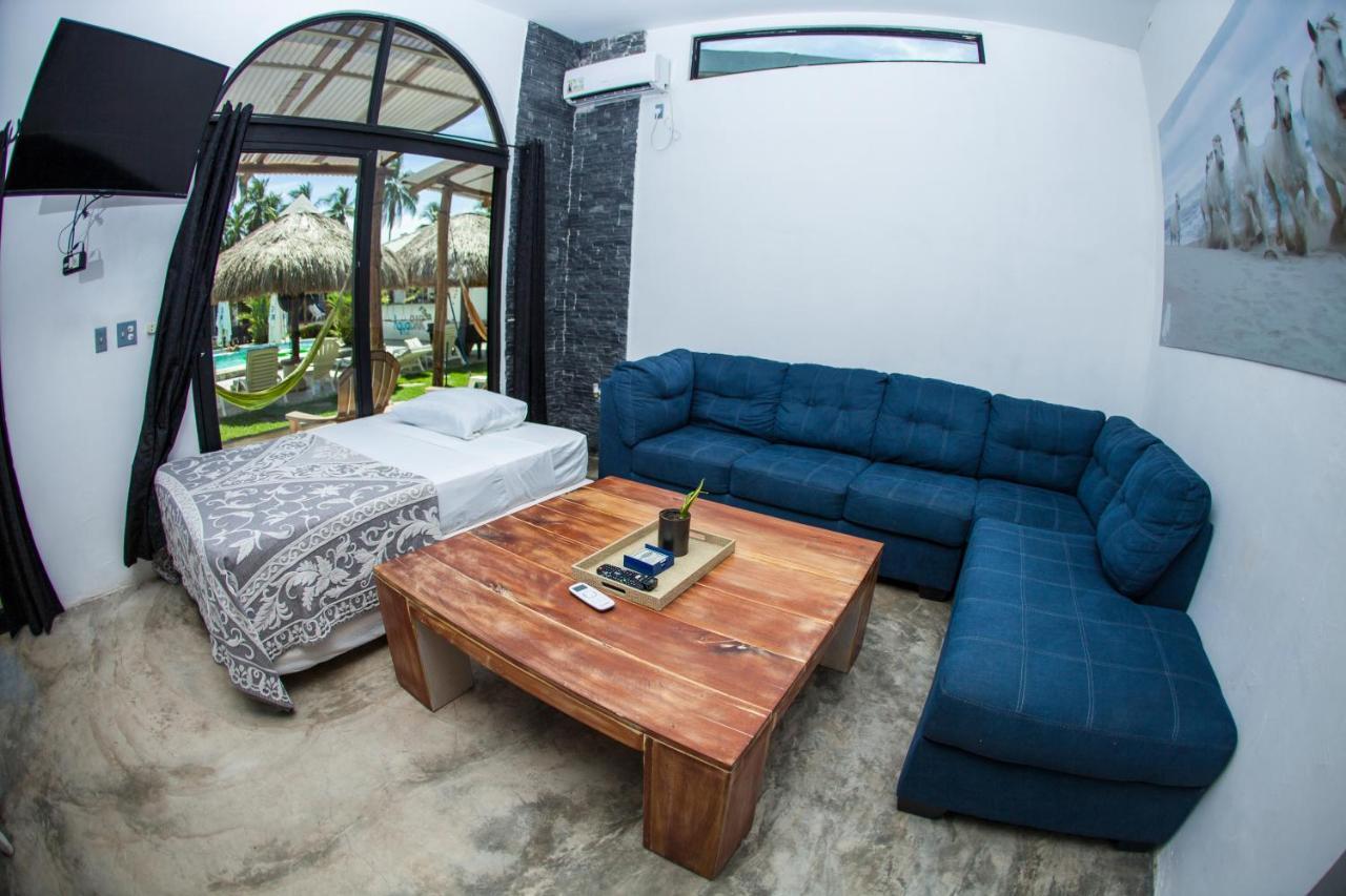 Show Pony Beach Resort And Suites Las Lajas  Exteriér fotografie